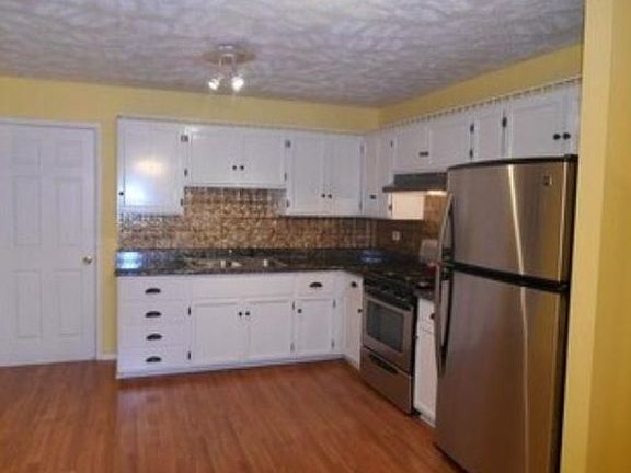 2nd image of 415 E Tulip Dr
