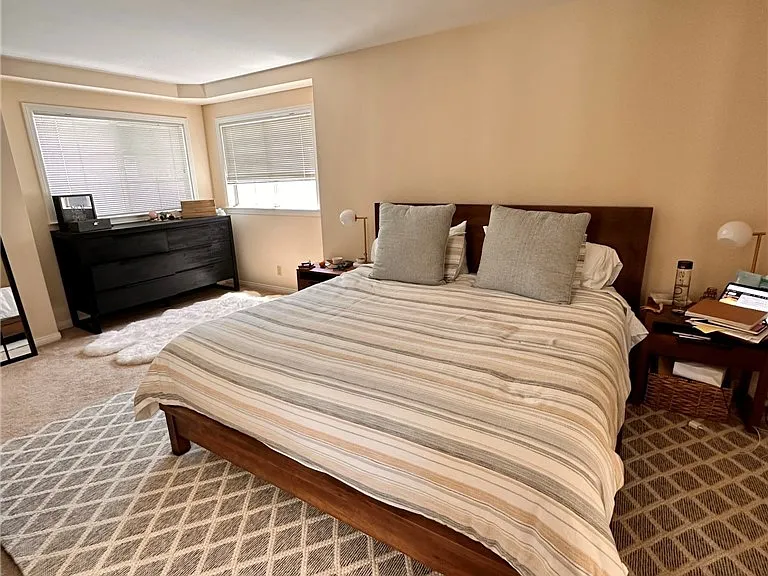 2219 Gates Ave — Photo 8
