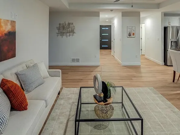 124 Bridgeport Dr, Moro, IL 62067