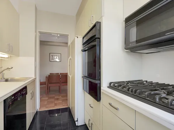 25 Sutton Place South image 12 of 20