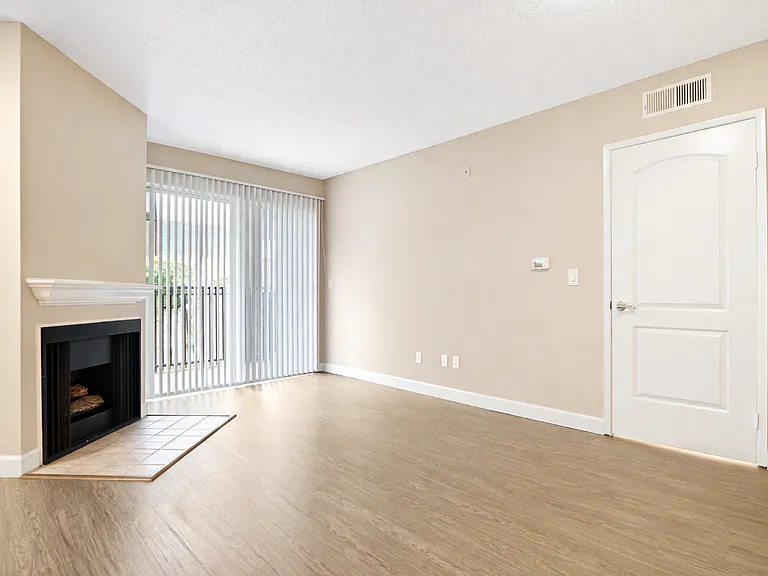 Tremont Apartments | 514 S Catalina St — Photo 8