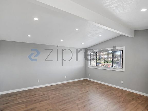 4th image of 161 Pecks Ln