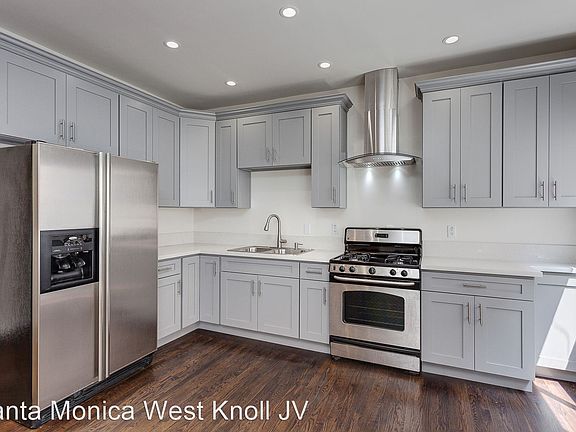 5th image of 7916 Santa Monica Blvd APT D