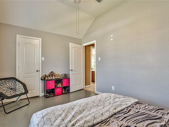 5th image of 1526 Grey Willow Ln