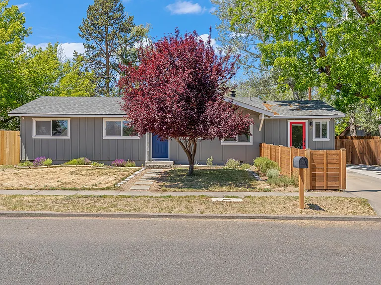 2639 NE Harvey Ln — Photo 1