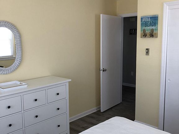 4th image of 1600 Asbury Ave #C