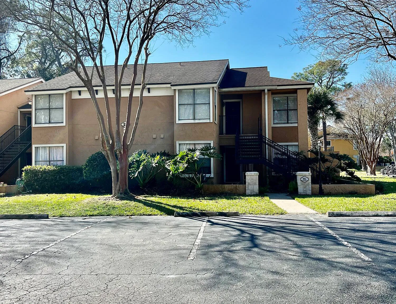 2 bed, 1.0 bath, 890 sqft, $1,770 — Photo 2