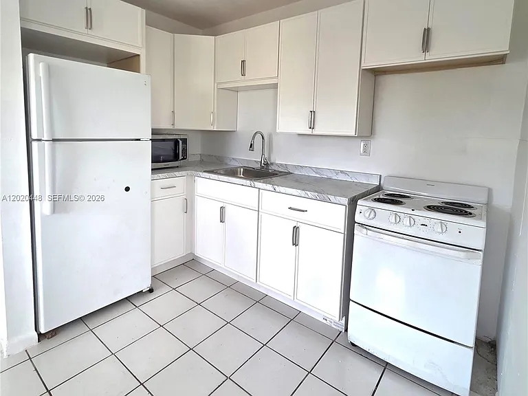 4030 SW 61st Ave #6 — Photo 4