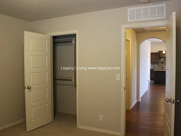 14734 S Urbana Ave — Photo 29