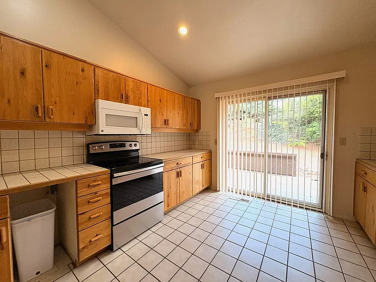 21 Red River Rd — Photo 9