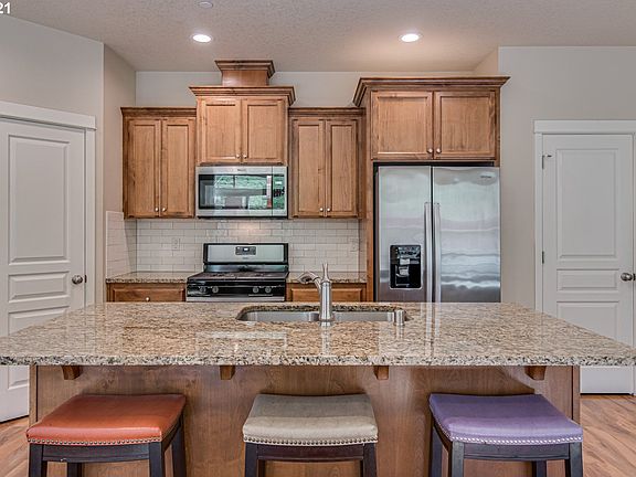 3rd image of 3007 NE 73rd Cir