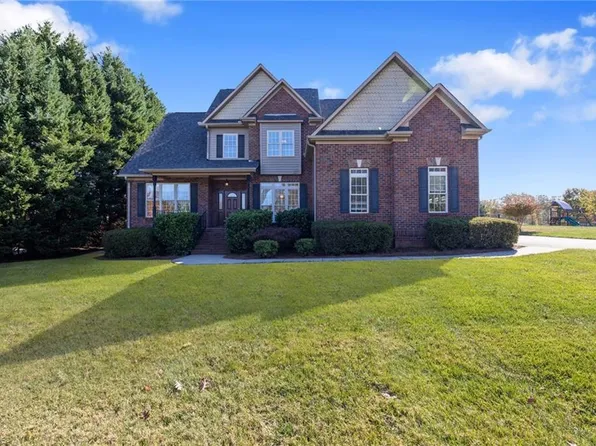 240 Garden Valley Dr, Winston Salem, NC 27107