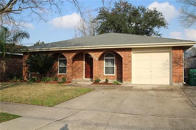 1613 N Woodlawn Ave