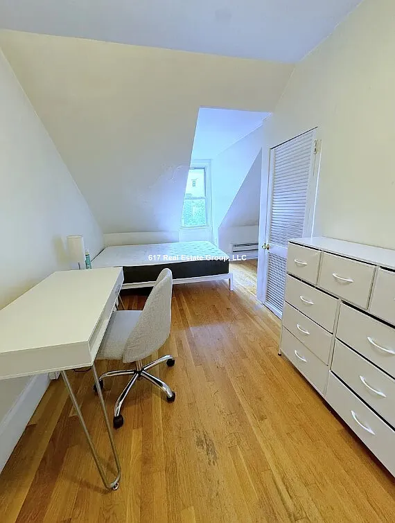 4 bed, $1,000 — Photo 2