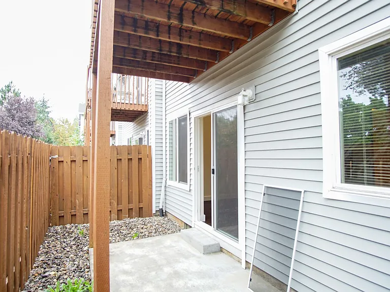 130 SE 105th Ave #C1 — Photo 9