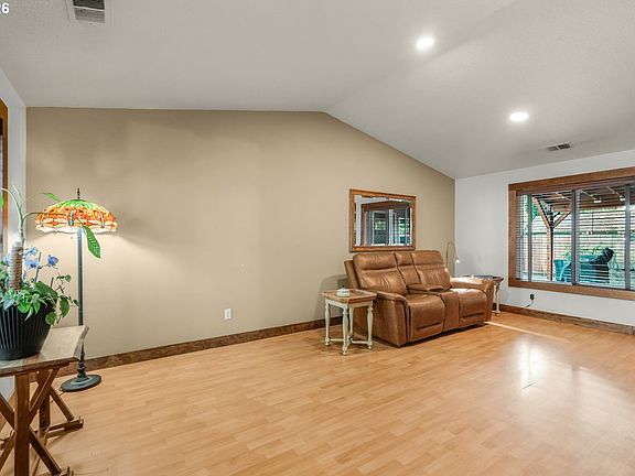 5th image of 3011 Ash St
