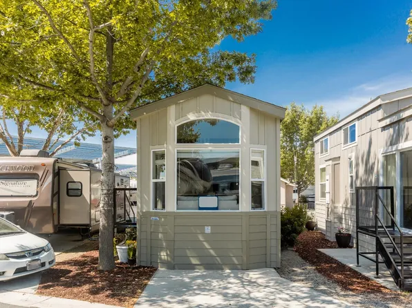 5878 Garlic Farms Dr #39, Gilroy, CA 95020