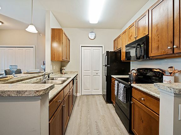 4th image of 501 Hinson Dr #1032