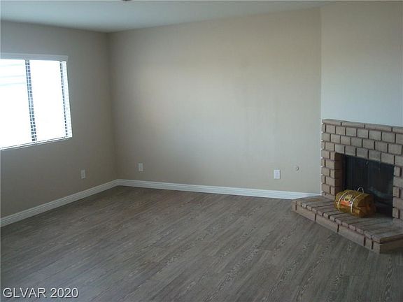 3rd image of 221 Duke Of Wales Ct