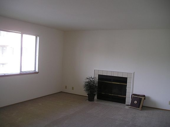 5th image of 1800 N 107th St APT 101F