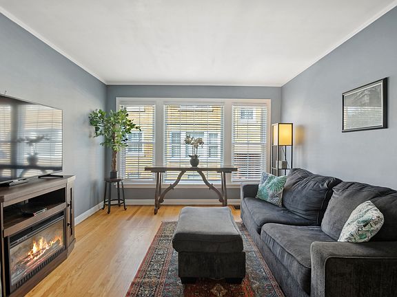 2nd image of 5865 N Elston Ave #1S