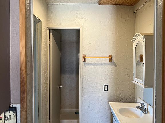 3rd image of 1524 McAllister Ave Unit C