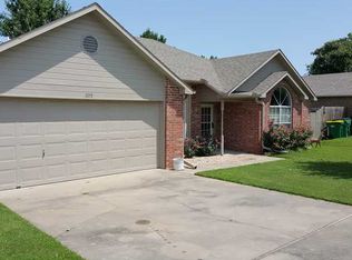 605 Robin Hood Ct, Springdale, AR 72764