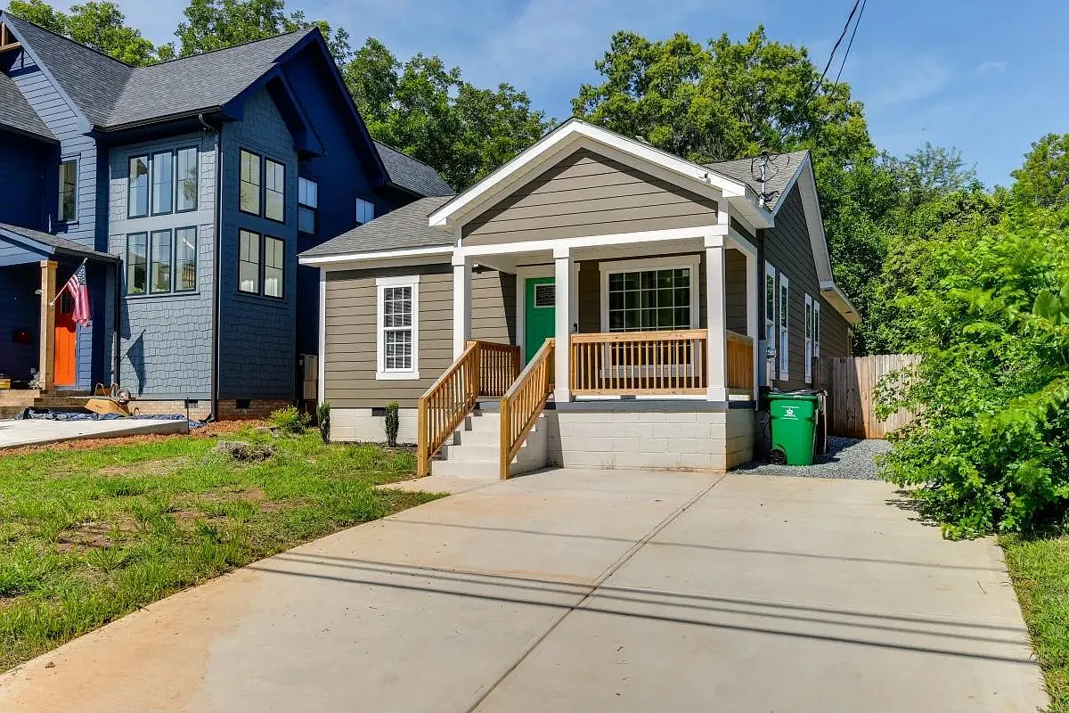 1237 Fairmont St — Photo 2