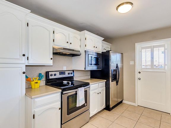 3rd image of 7050 E Cypress St