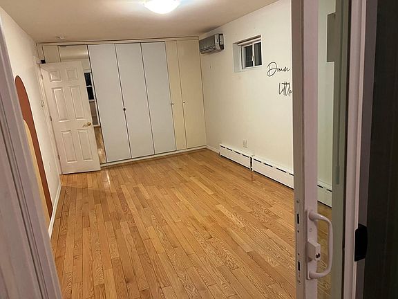 4th image of 4912 Surf Ave #1