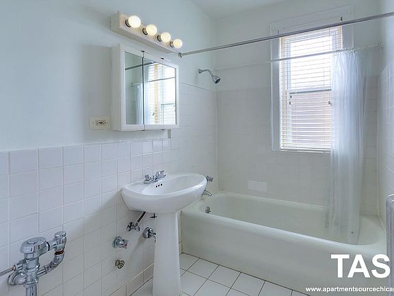5th image of 203 Kedzie St APT 3G