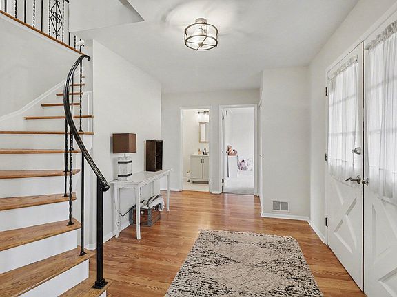 5th image of 25234 Chapelweigh Dr