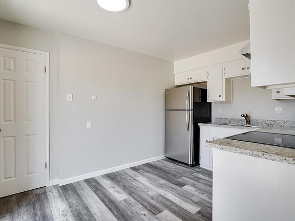 2nd image of 3955 Rhoda Dr APT 5