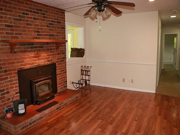 4th image of 162 Hilltop Trl