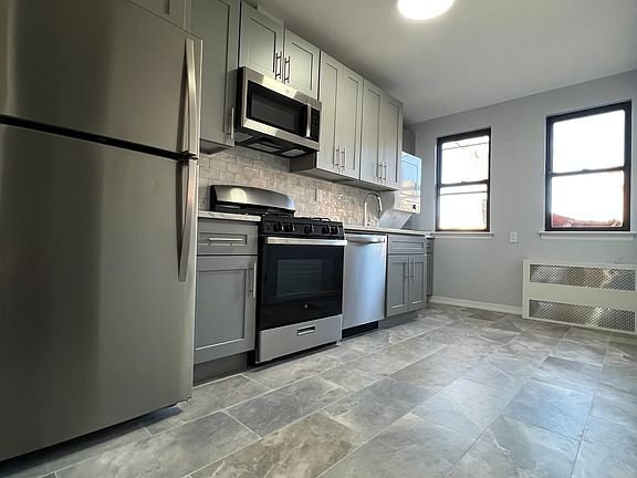 2nd image of 616 Manhattan Ave APT 3L