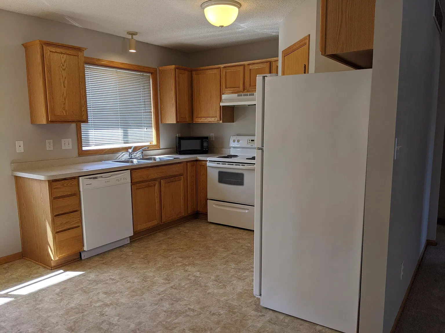 3 bed, 1227 sqft, $1,750 — Photo 4
