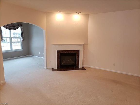 5th image of 10891 Crossings Dr
