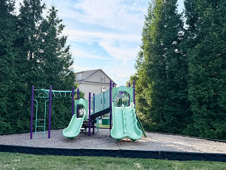 603 Eisenhower Dr — Photo 30