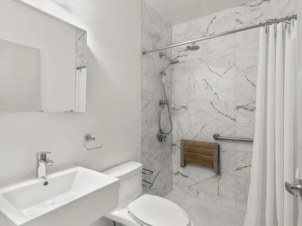 1001 Fifth Avenue image 10 of 13