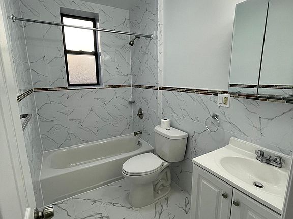 4th image of 1641 E 95th St #1F