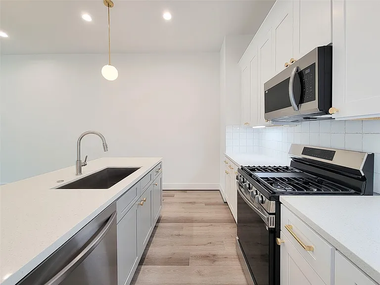 7705 Earl Rudder Way — Photo 31