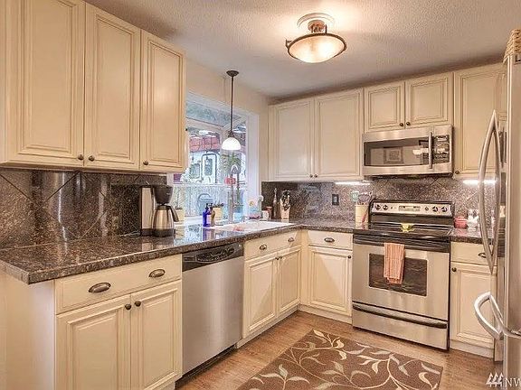 5th image of 2525 231st Ave NE