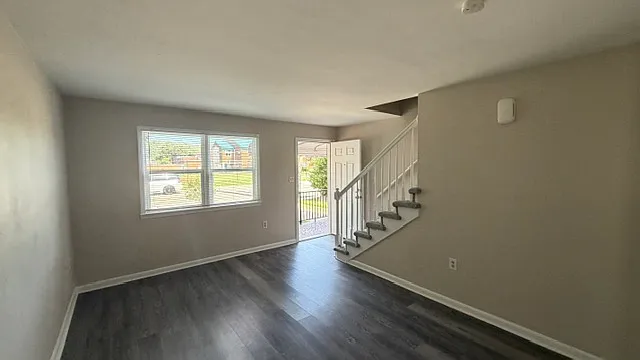 2 bed, 1.5 bath, 961 sqft, $2,100 — Photo 3