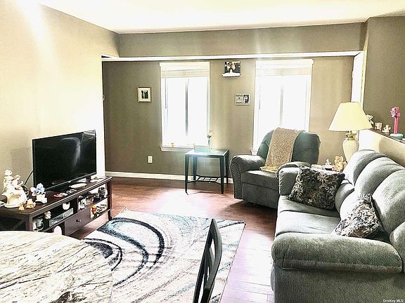 3rd image of 10 Fargo Ct #10