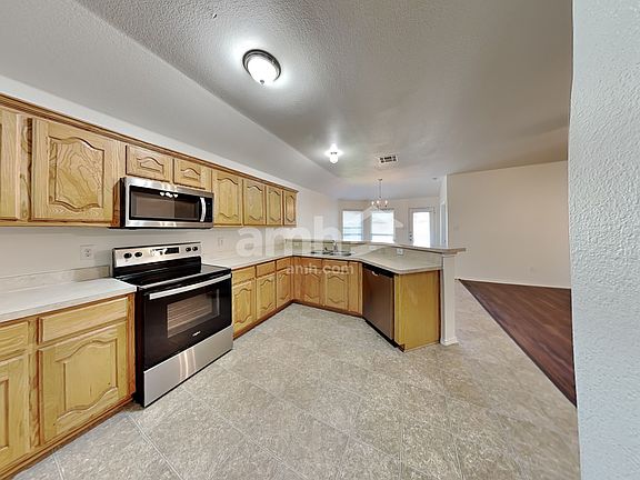 3rd image of 2616 Redwood St