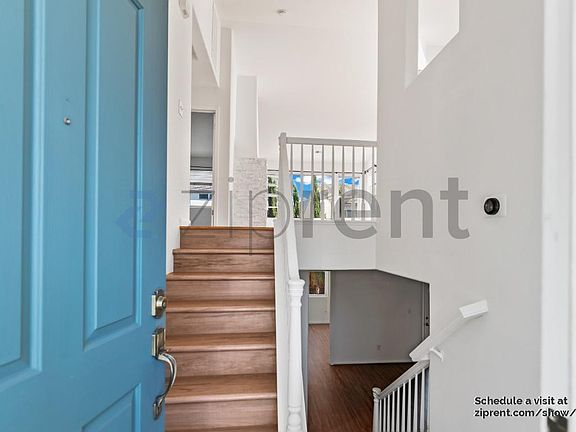 3rd image of 436 Knollcrest Ave