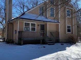 1982 Horseshoe Bnd, Tobyhanna, PA