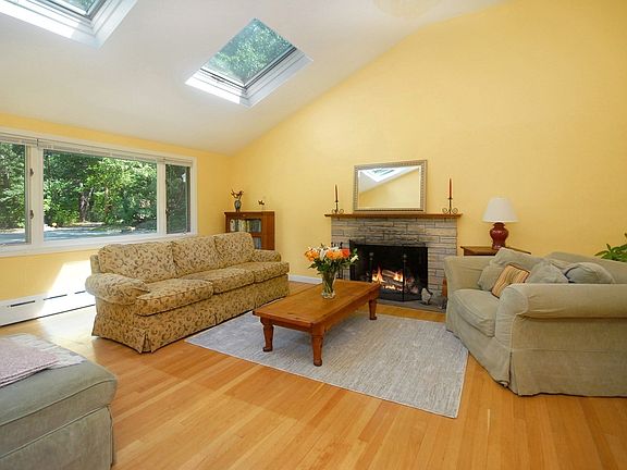 3rd image of 36 Russell St