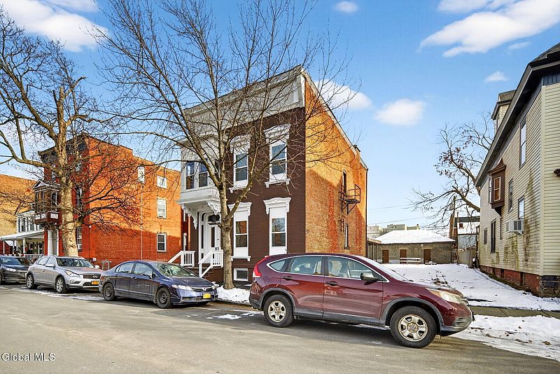 2nd image of 1428 1st Avenue