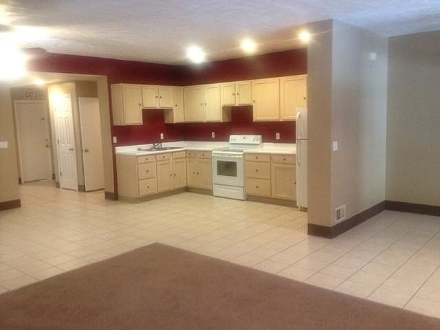 2nd image of 4119 Main St #2